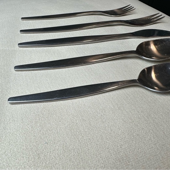 Gense FOCUS Satin 18-8 Stainless SWEDEN 5 Piece Place Setting - Picture 4 of 6